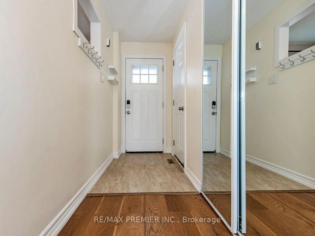 Photo 5 of 122 Rushmore Crescent, Brampton, Heart Lake East — HOMEH