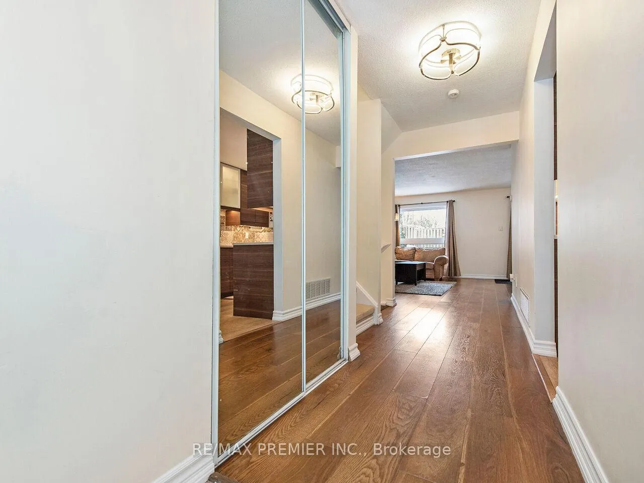 Photo 6 of 122 Rushmore Crescent, Brampton, Heart Lake East — HOMEH