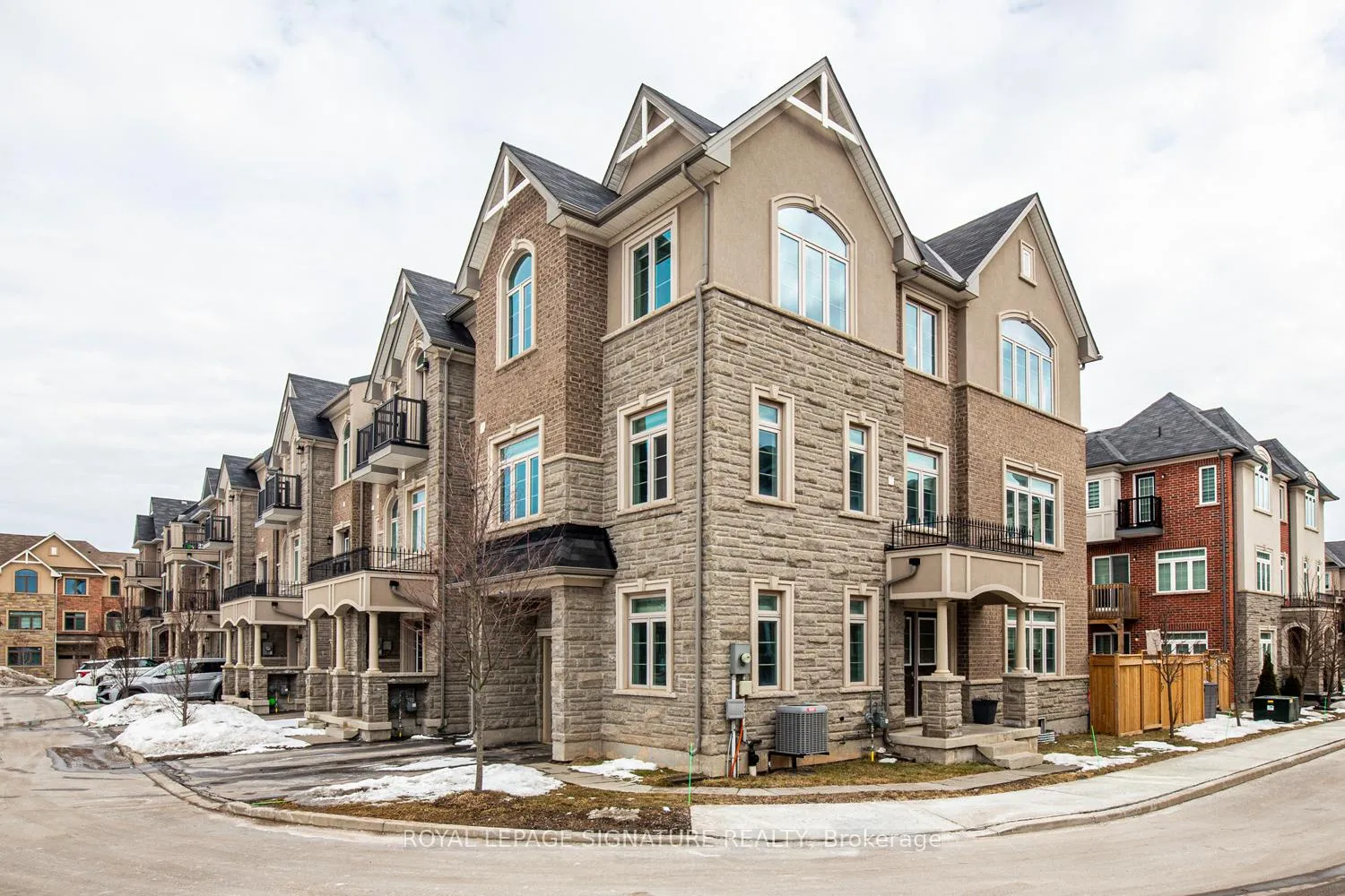 Photo 1 of 95 Borers Creek Circle, Hamilton, Waterdown — HOMEH