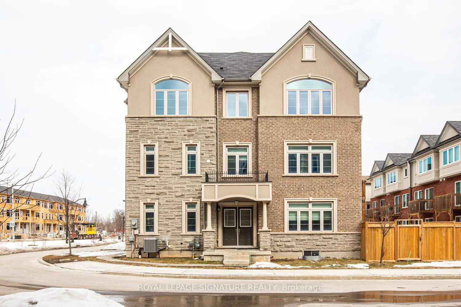 Photo 2 of 95 Borers Creek Circle, Hamilton, Waterdown — HOMEH