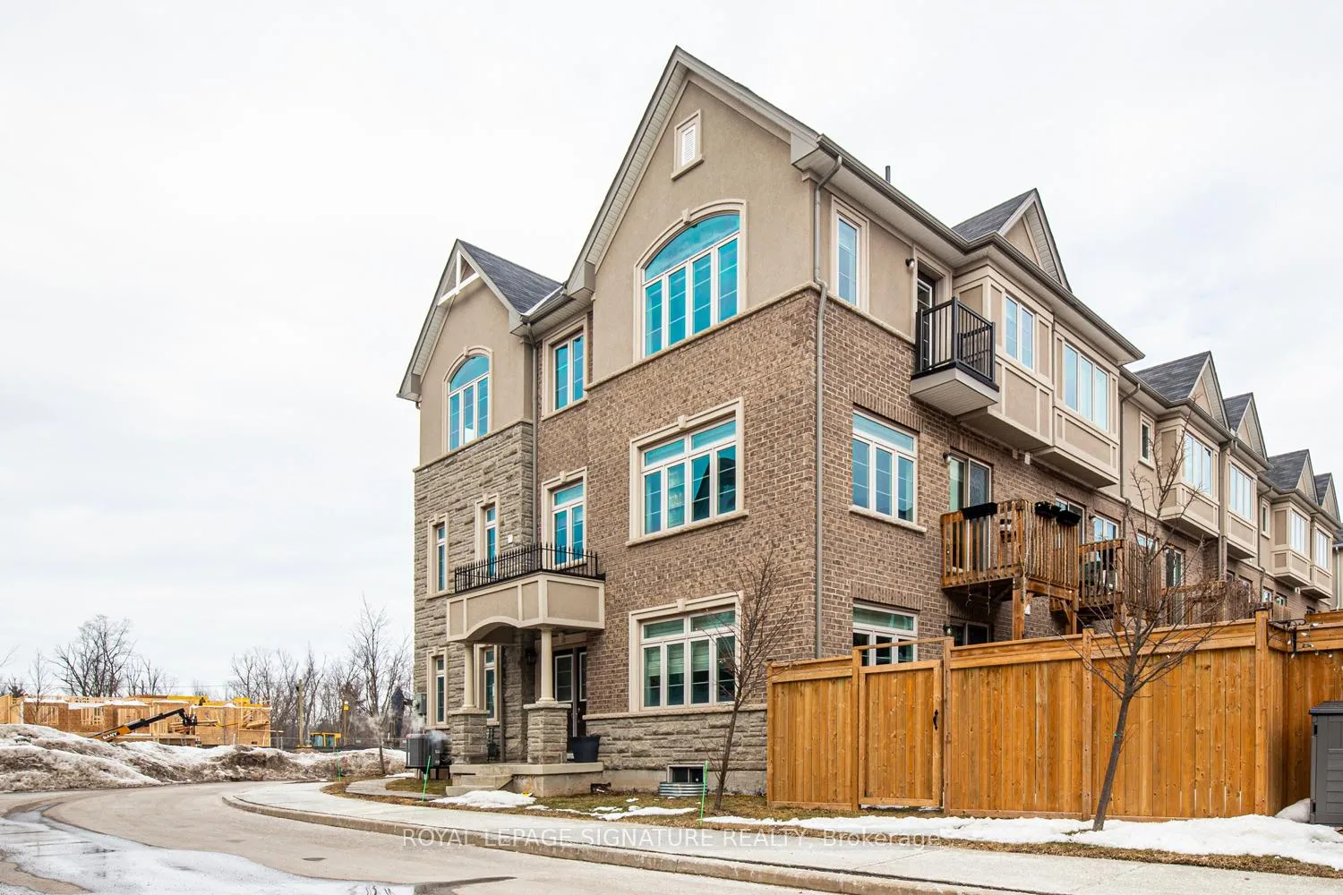 Photo 3 of 95 Borers Creek Circle, Hamilton, Waterdown — HOMEH