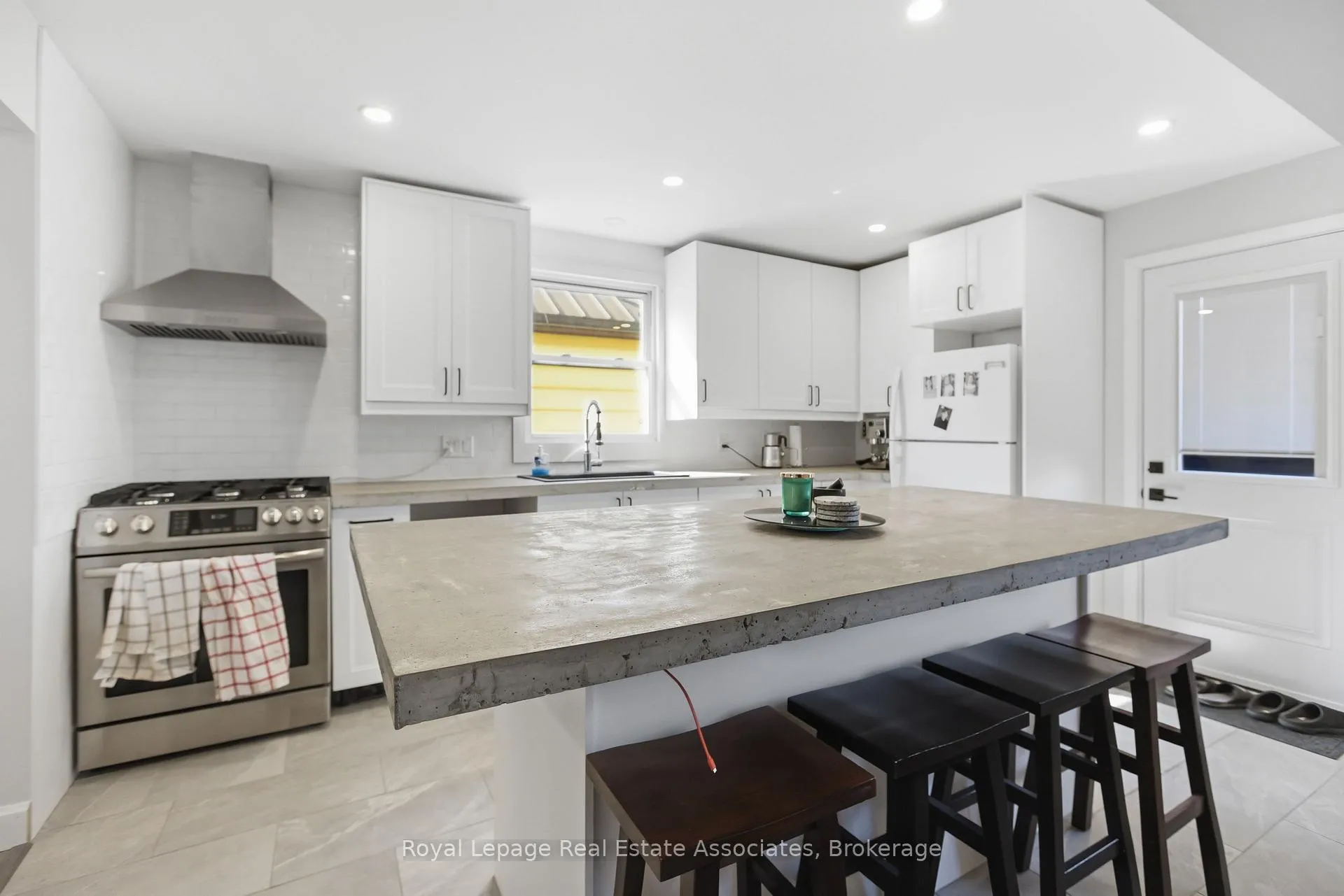 Photo 3 of 289 Strathearne Avenue, Hamilton, Homeside — HOMEH