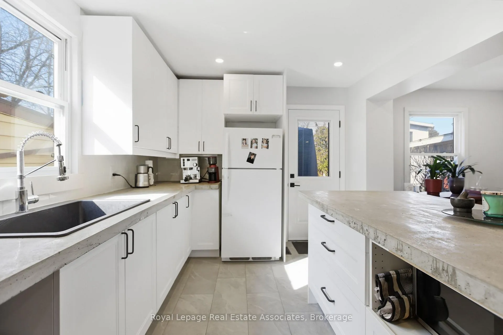 Photo 5 of 289 Strathearne Avenue, Hamilton, Homeside — HOMEH