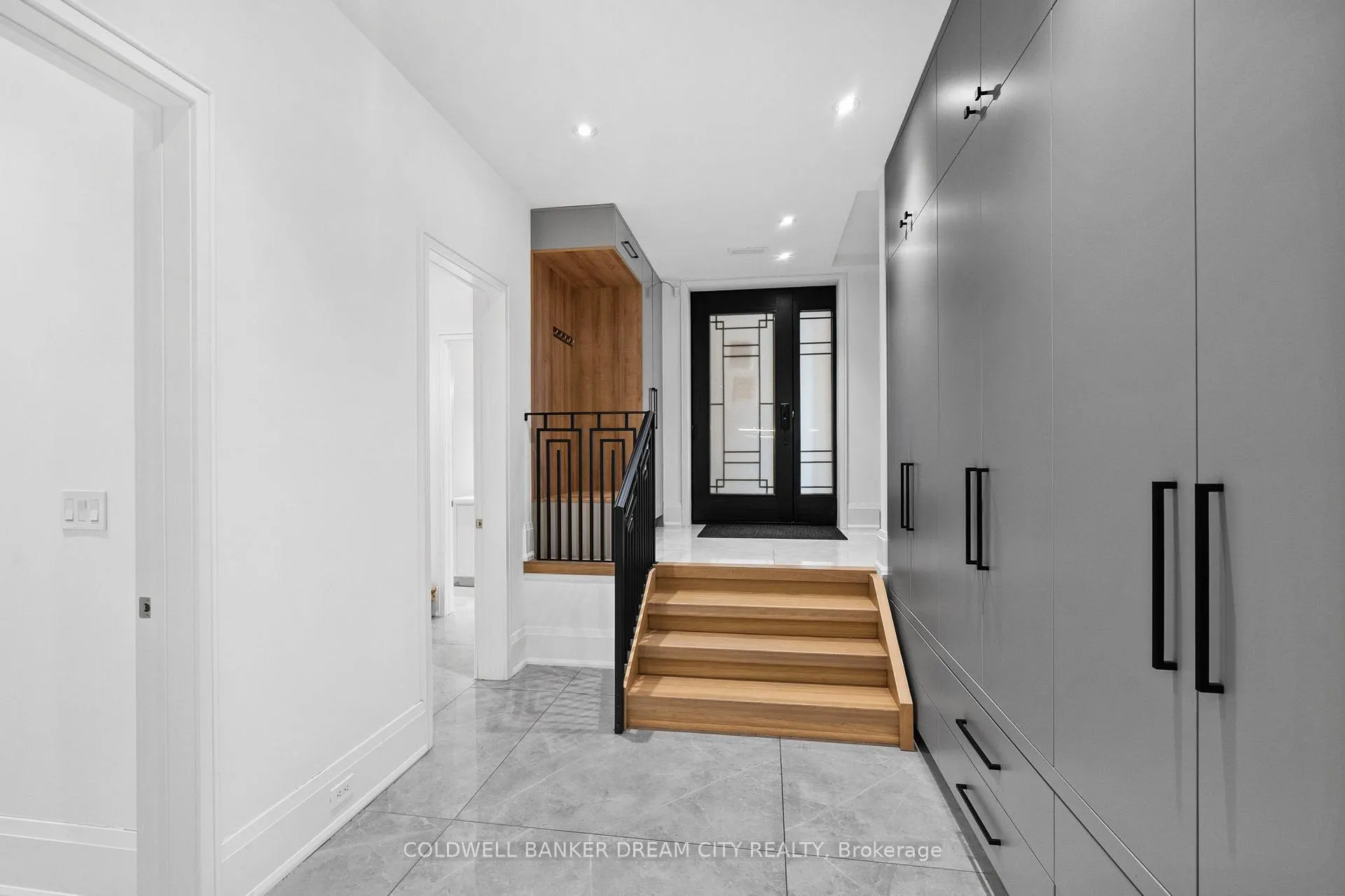 Photo 5 of 101 Dunloe Road, Toronto, Forest Hill South — HOMEH