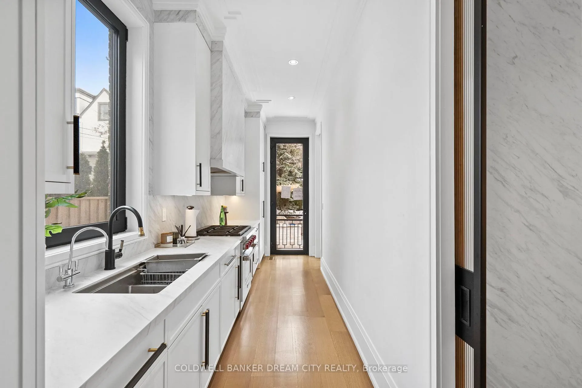Photo 11 of 101 Dunloe Road, Toronto, Forest Hill South — HOMEH