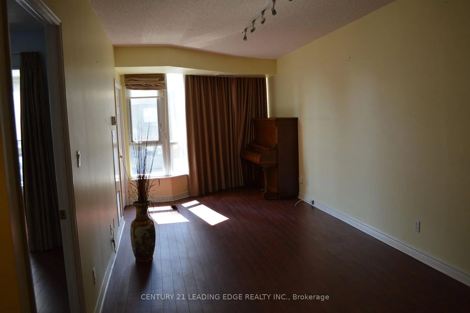 Photo 6 of Unit 1609, 55 Bloor Street E, Toronto, Church-Yonge Corridor — HOMEH