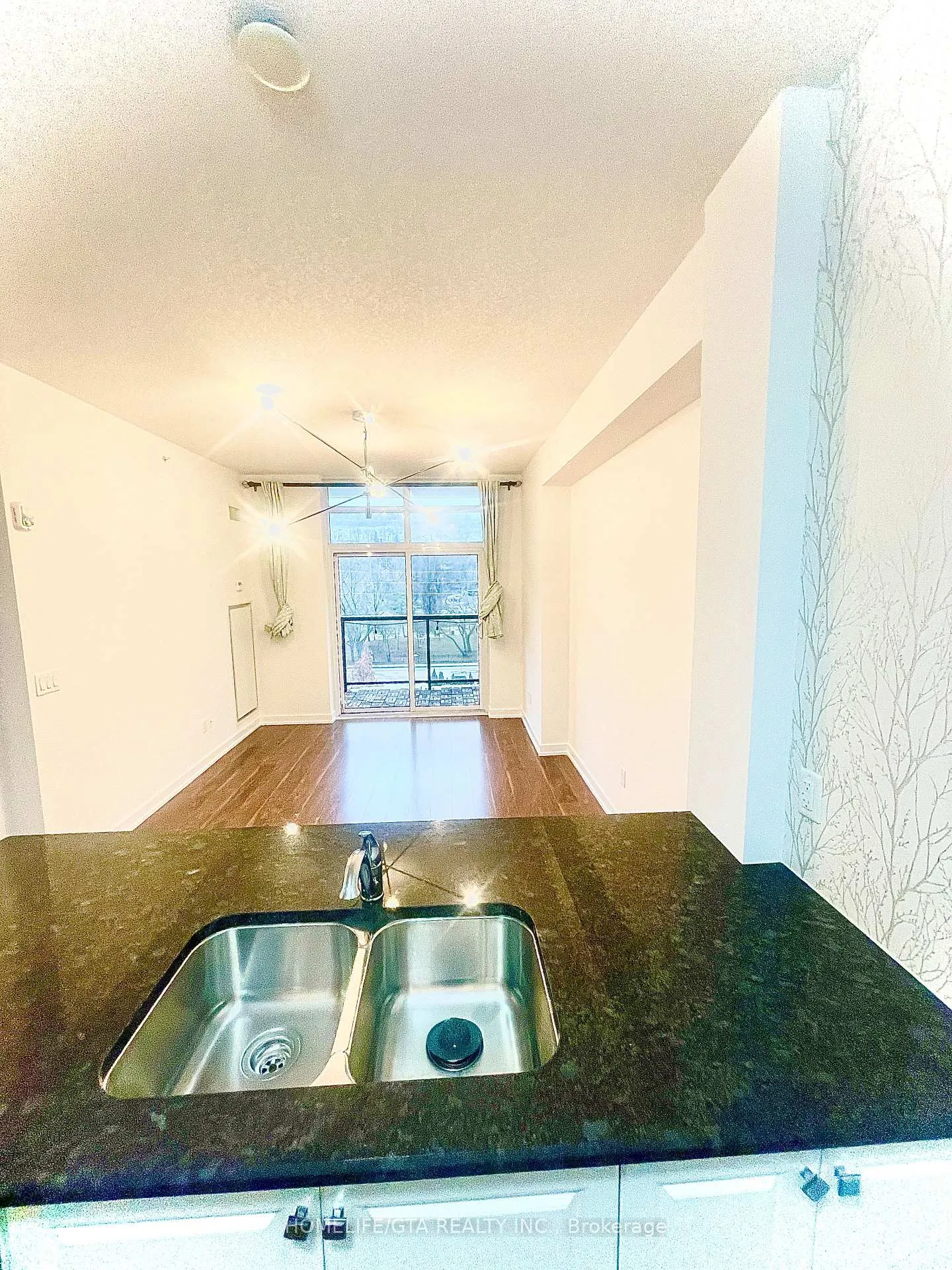 Photo 19 of Unit 602, 81 Robinson Street, Hamilton, Durand — HOMEH