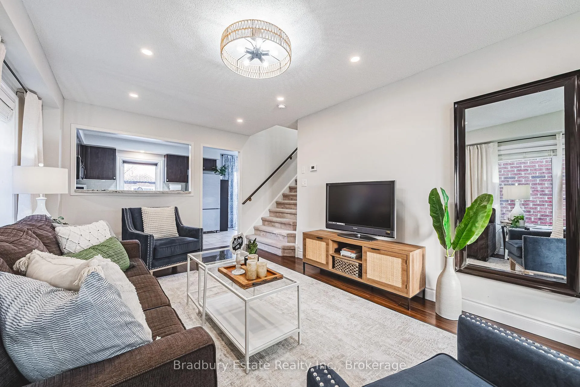 Photo 4 of 2292 Seton Crescent, Burlington, Orchard — HOMEH