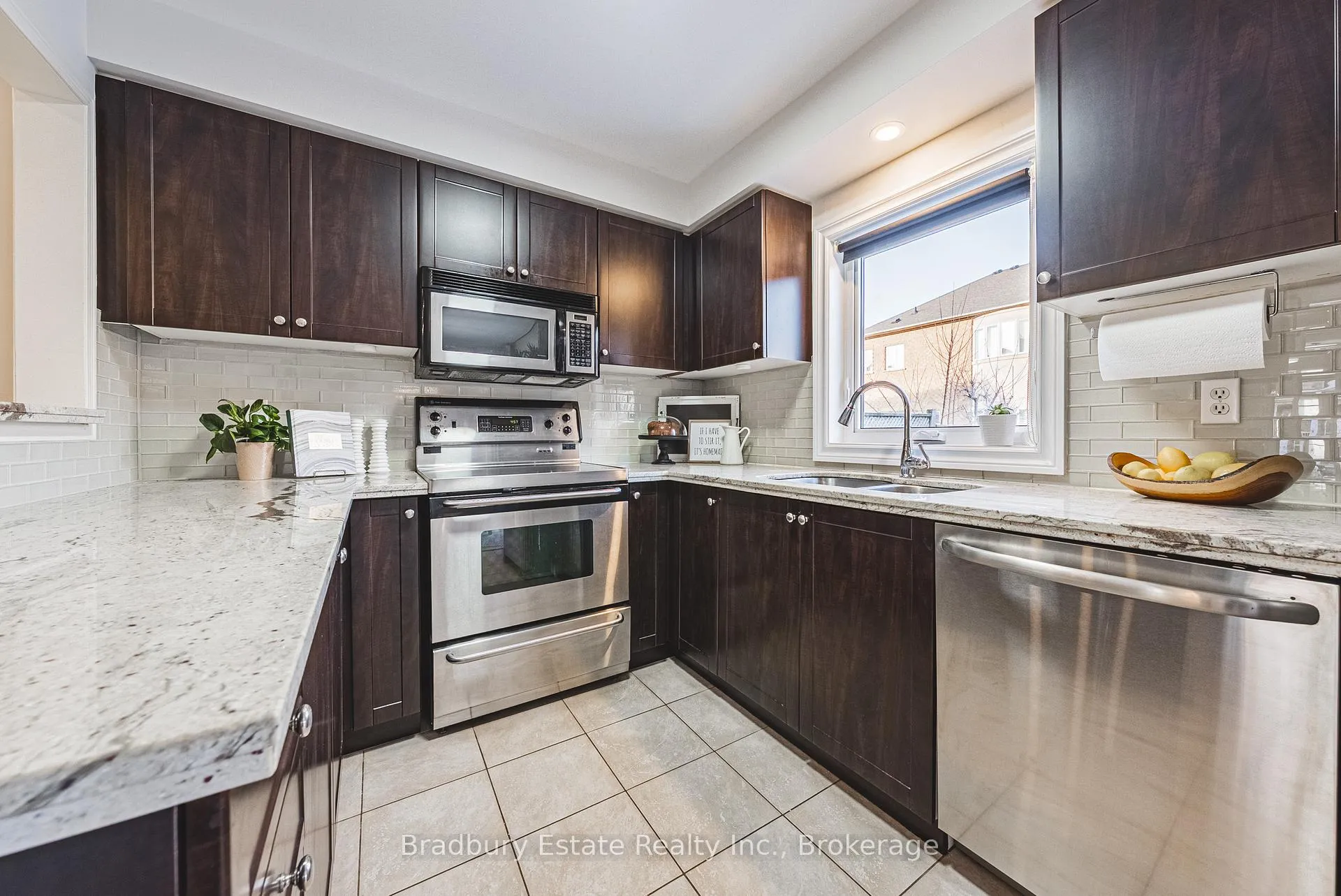 Photo 8 of 2292 Seton Crescent, Burlington, Orchard — HOMEH