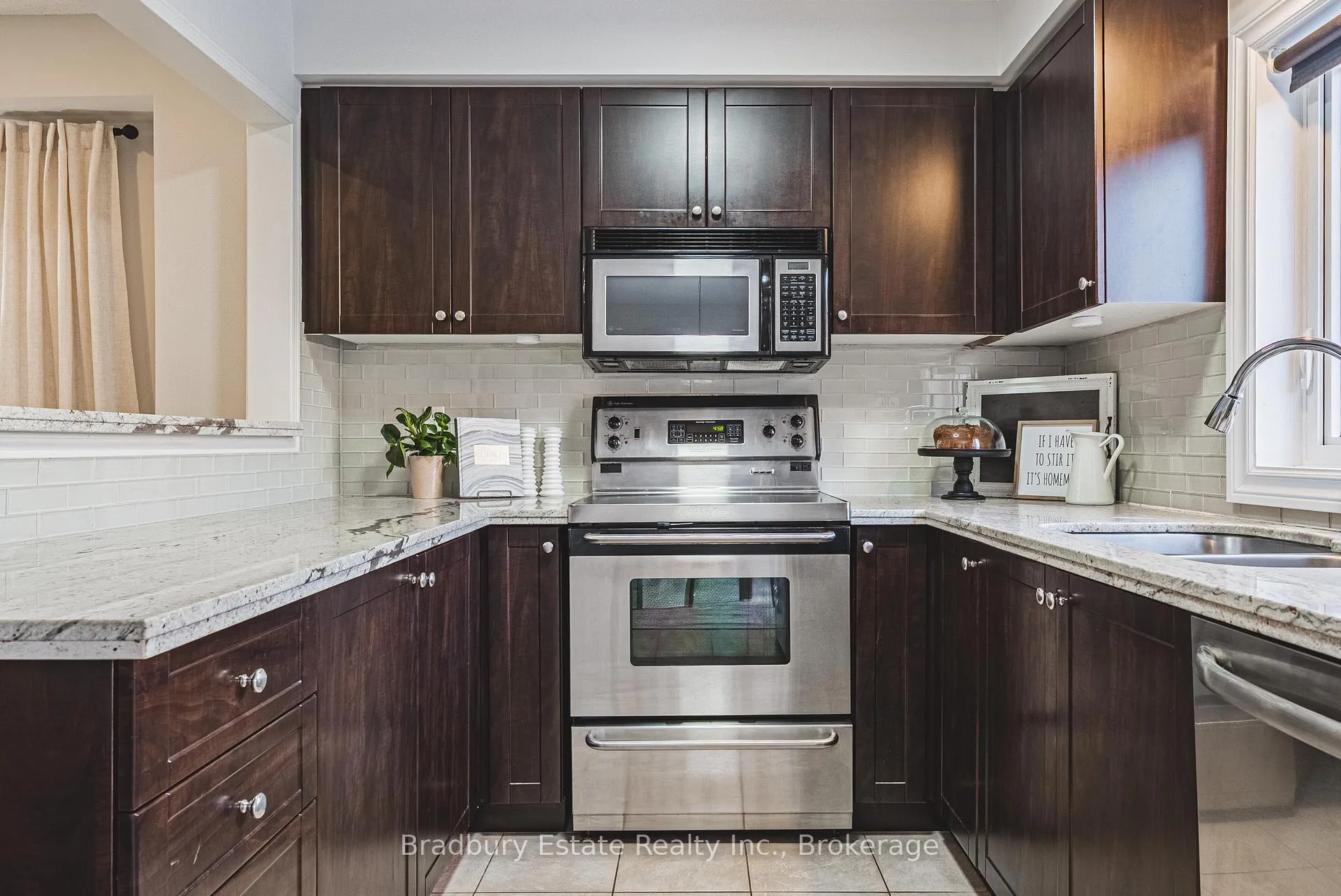 Photo 9 of 2292 Seton Crescent, Burlington, Orchard — HOMEH