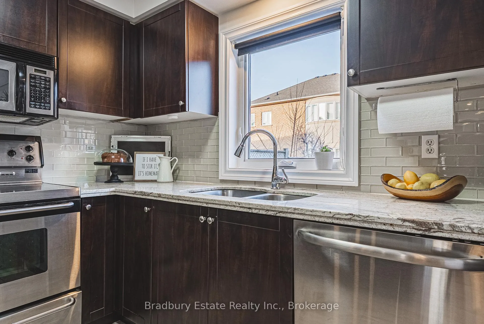 Photo 11 of 2292 Seton Crescent, Burlington, Orchard — HOMEH