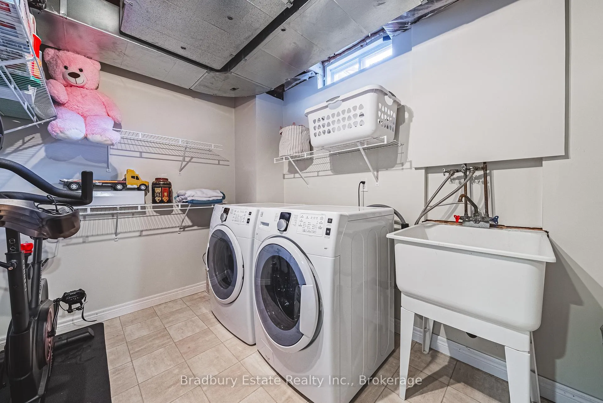 Photo 29 of 2292 Seton Crescent, Burlington, Orchard — HOMEH