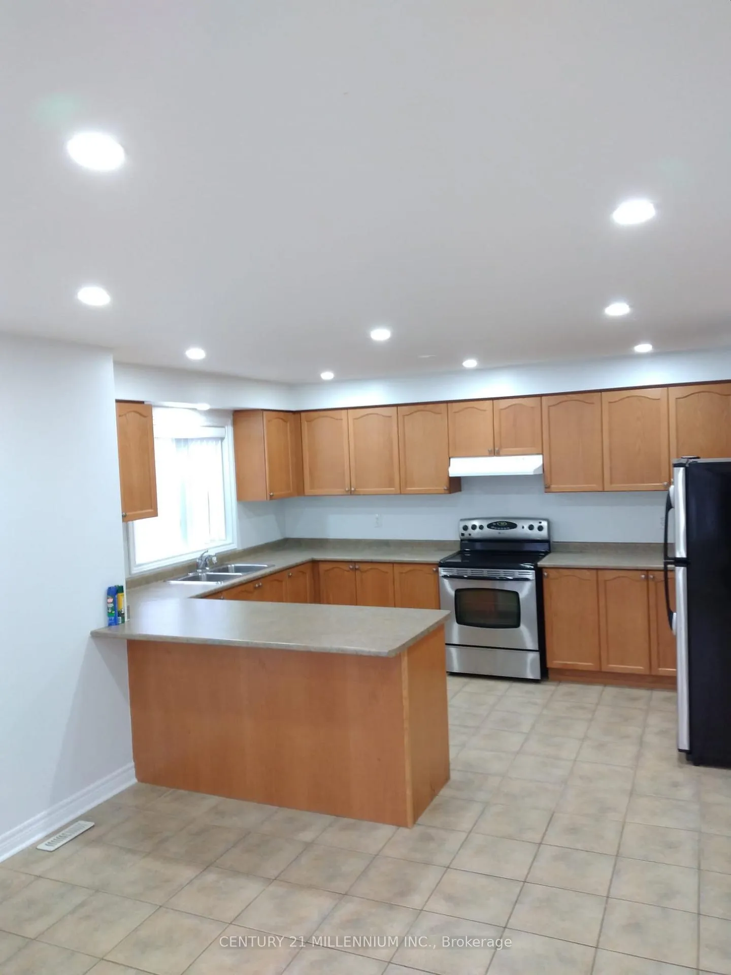 Photo 5 of Unit Bsmt, 23 Pefferlaw Circle, Brampton, Bram West — HOMEH