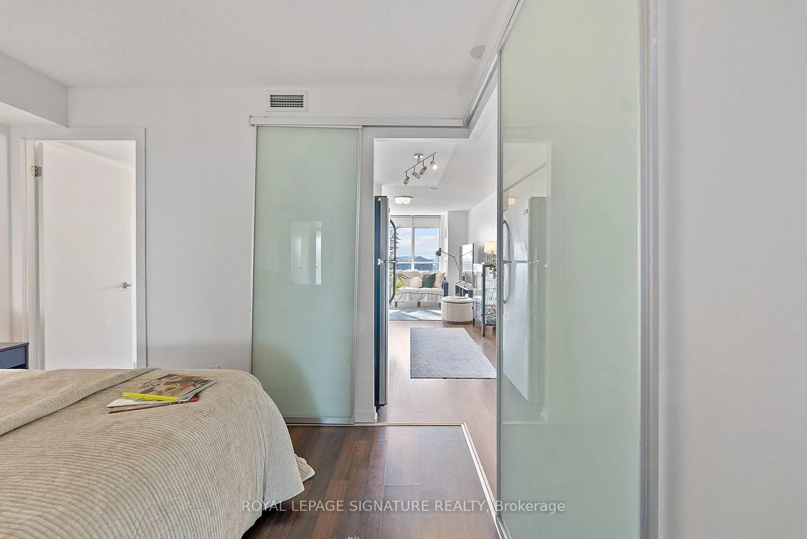 Photo 6 of Unit 1013, 38 Joe Shuster Way, Toronto, South Parkdale — HOMEH