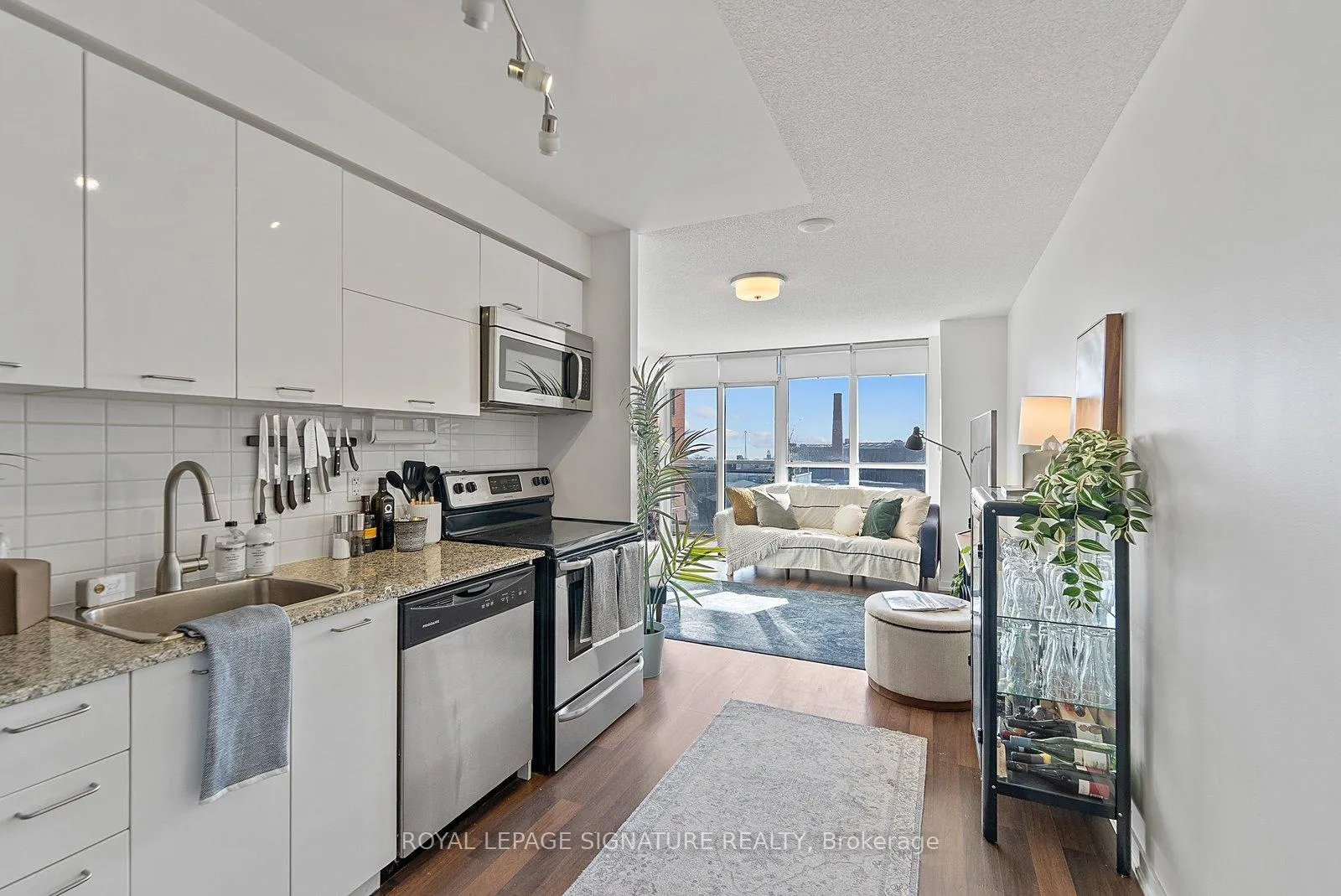 Photo 11 of Unit 1013, 38 Joe Shuster Way, Toronto, South Parkdale — HOMEH
