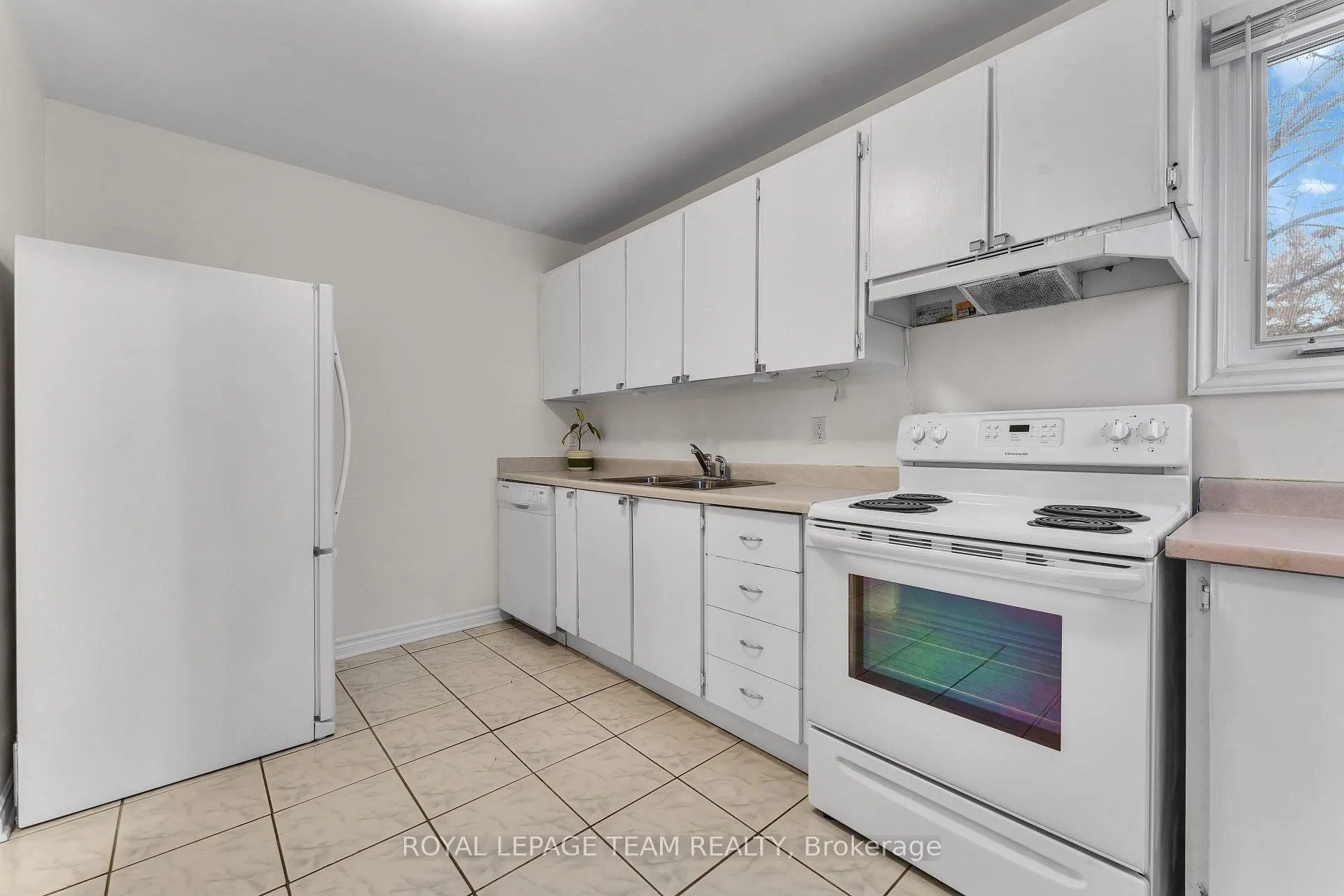Photo 10 of Unit 61, 3344 Uplands Drive, Ottawa, Hunt Club — HOMEH