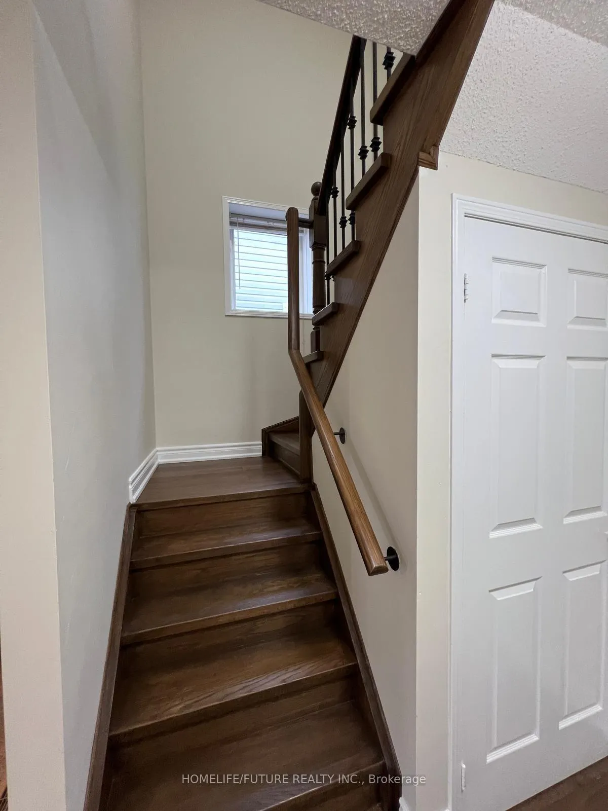 Photo 6 of 921 Taggart Crescent, Oshawa, Pinecrest — HOMEH