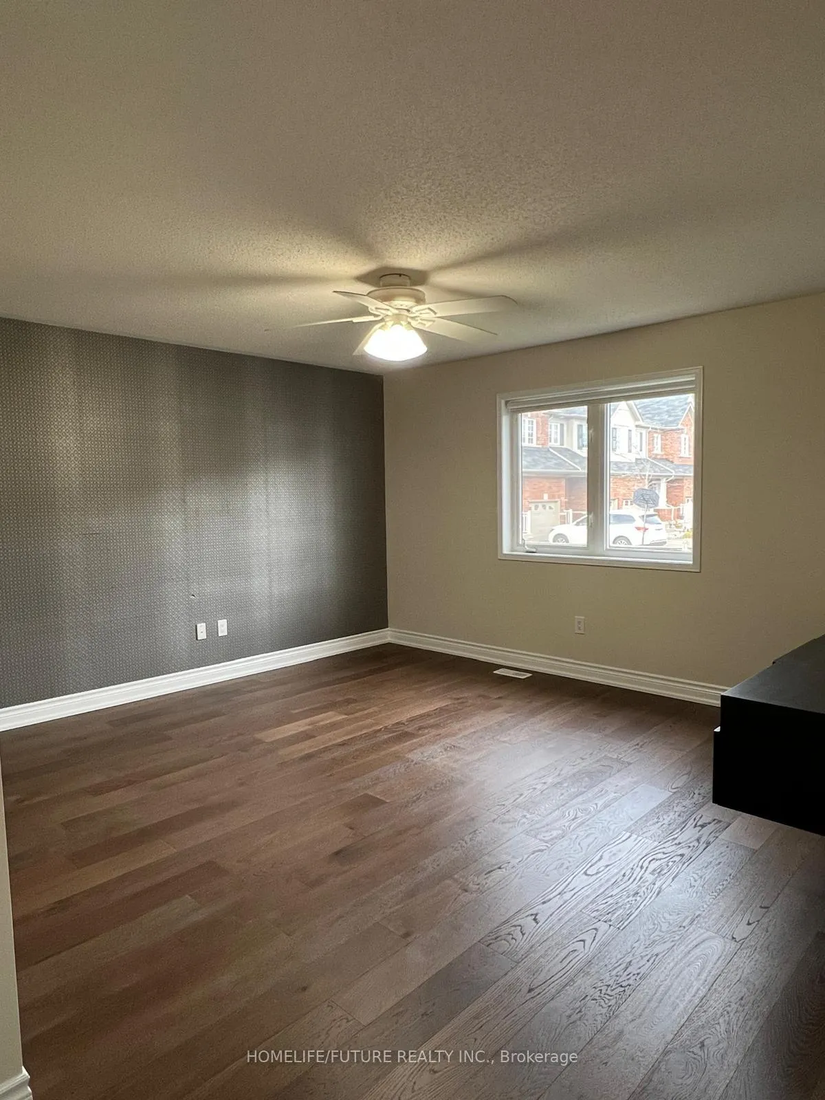 Photo 8 of 921 Taggart Crescent, Oshawa, Pinecrest — HOMEH