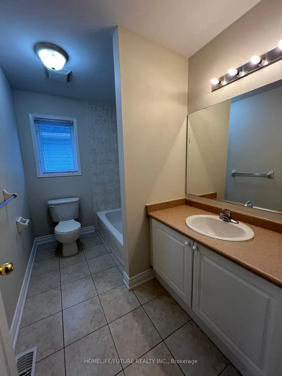 Photo 14 of 921 Taggart Crescent, Oshawa, Pinecrest — HOMEH