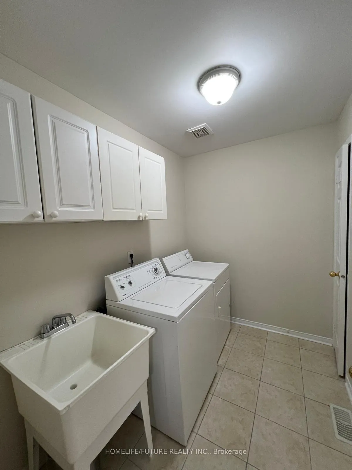 Photo 15 of 921 Taggart Crescent, Oshawa, Pinecrest — HOMEH