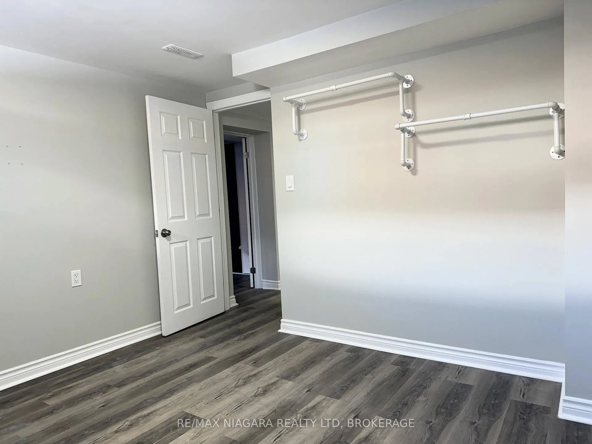 Photo 7 of 7 East Hampton Road, St. Catharines, Glendale/Glenridge — HOMEH