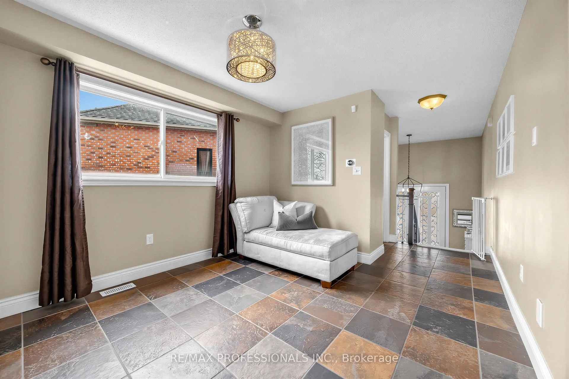 Photo 5 of 18 Brambirch Crescent, Brampton, Northwest Sandalwood Parkway — HOMEH