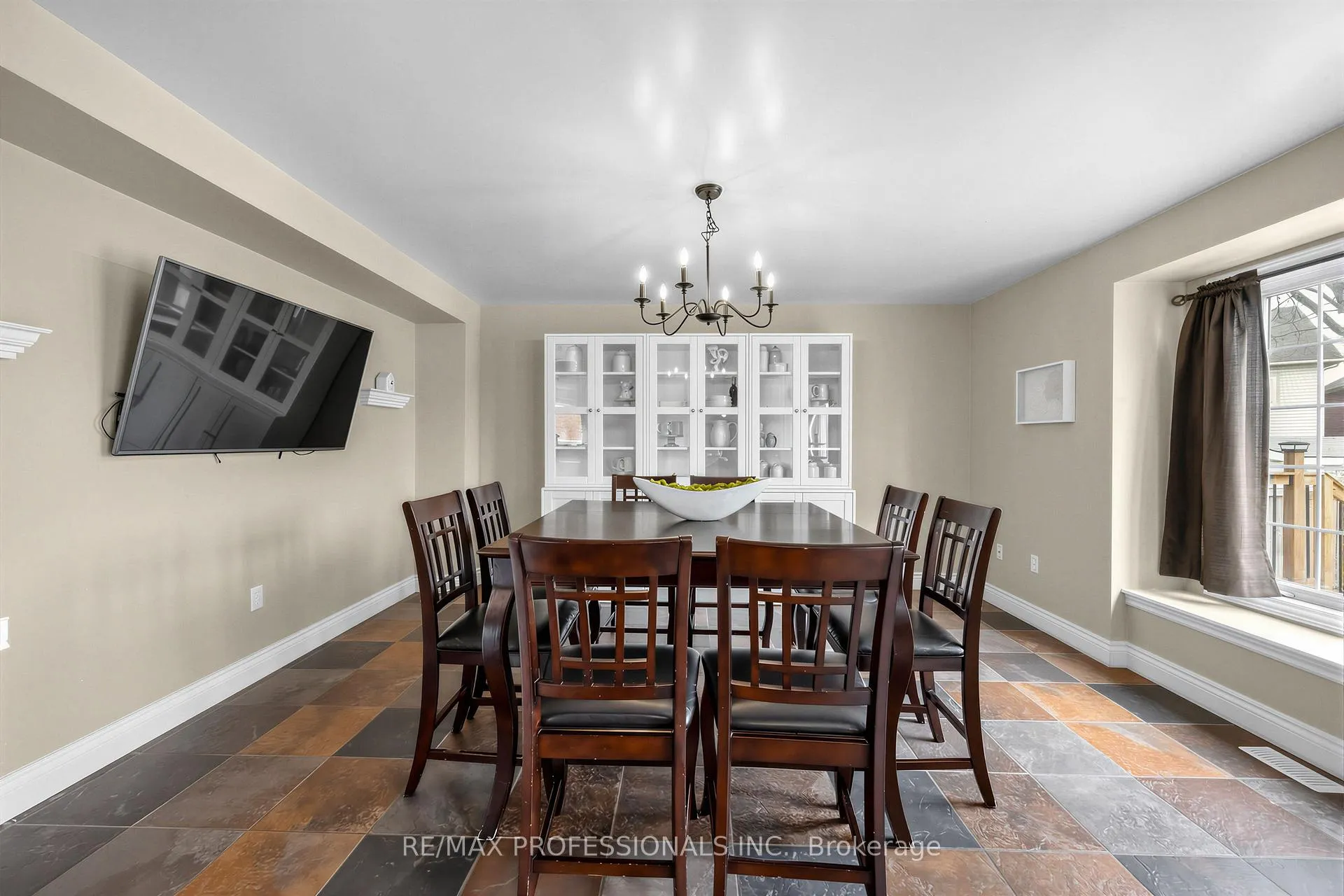 Photo 6 of 18 Brambirch Crescent, Brampton, Northwest Sandalwood Parkway — HOMEH