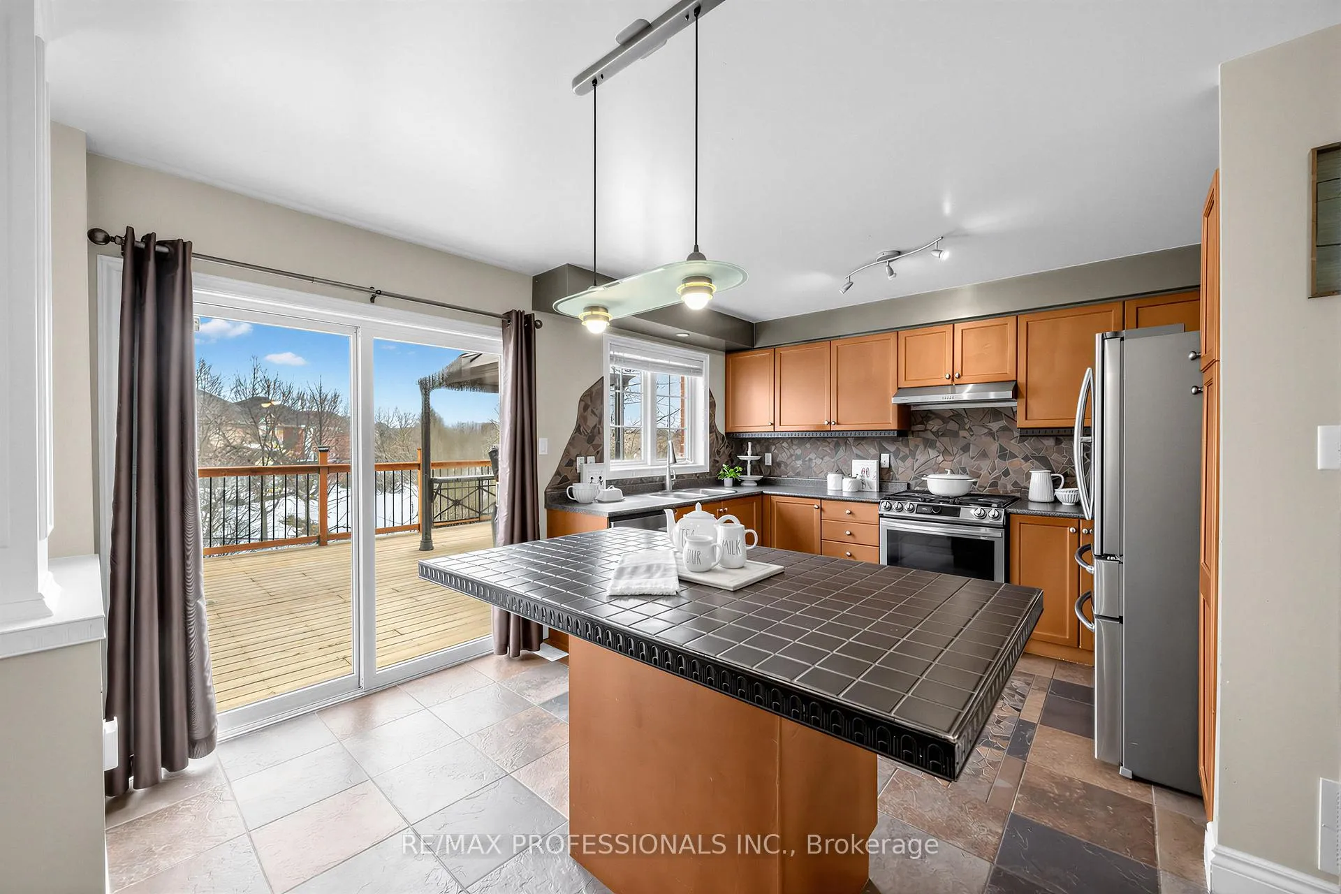 Photo 8 of 18 Brambirch Crescent, Brampton, Northwest Sandalwood Parkway — HOMEH