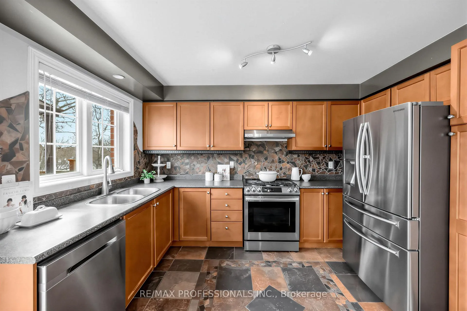 Photo 9 of 18 Brambirch Crescent, Brampton, Northwest Sandalwood Parkway — HOMEH