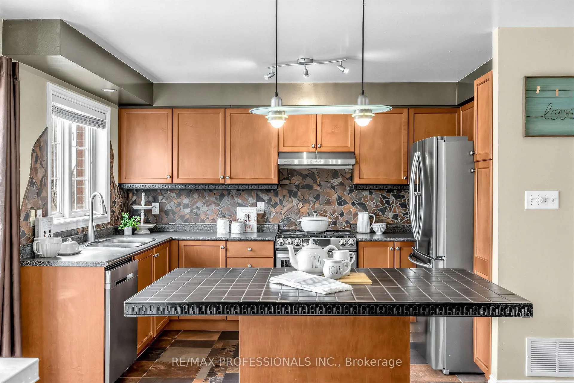Photo 11 of 18 Brambirch Crescent, Brampton, Northwest Sandalwood Parkway — HOMEH