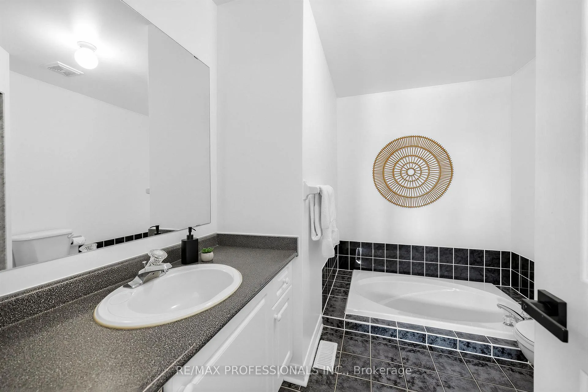 Photo 18 of 18 Brambirch Crescent, Brampton, Northwest Sandalwood Parkway — HOMEH