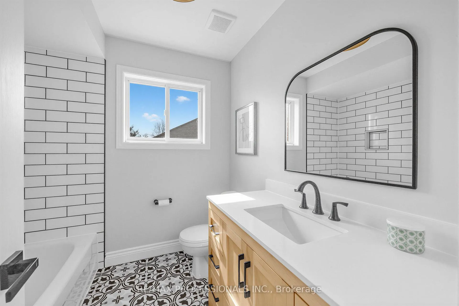 Photo 22 of 18 Brambirch Crescent, Brampton, Northwest Sandalwood Parkway — HOMEH