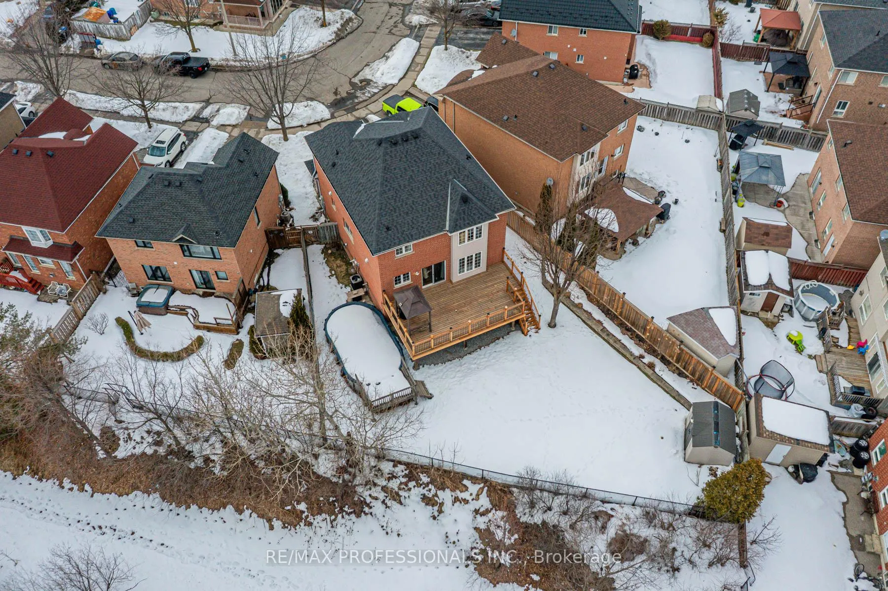 Photo 30 of 18 Brambirch Crescent, Brampton, Northwest Sandalwood Parkway — HOMEH