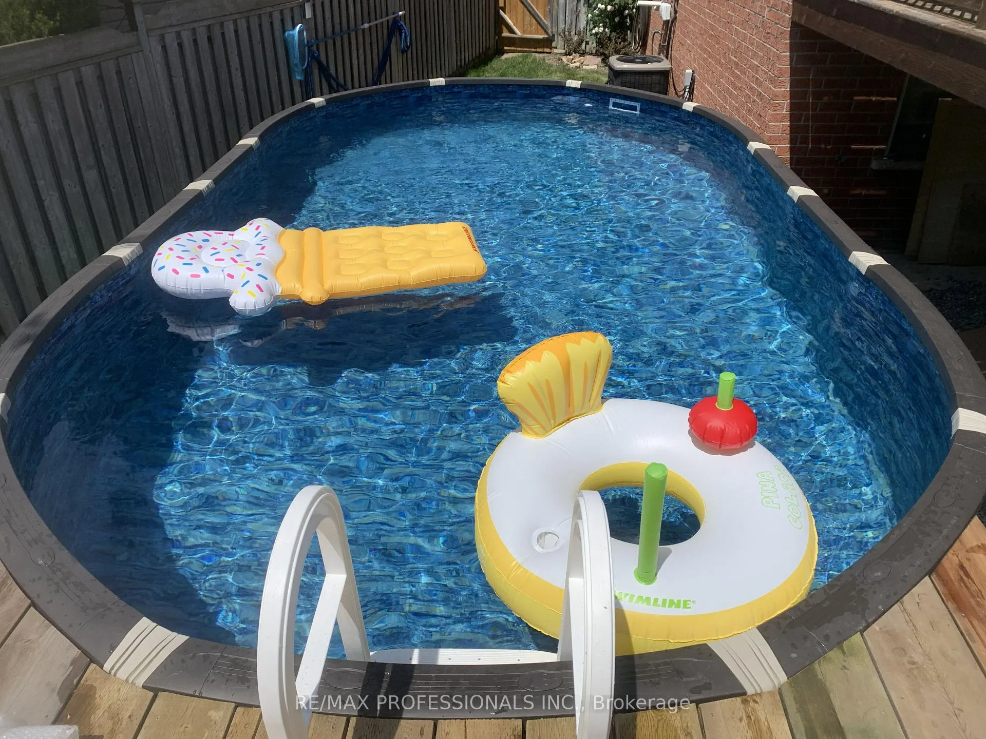 Photo 33 of 18 Brambirch Crescent, Brampton, Northwest Sandalwood Parkway — HOMEH
