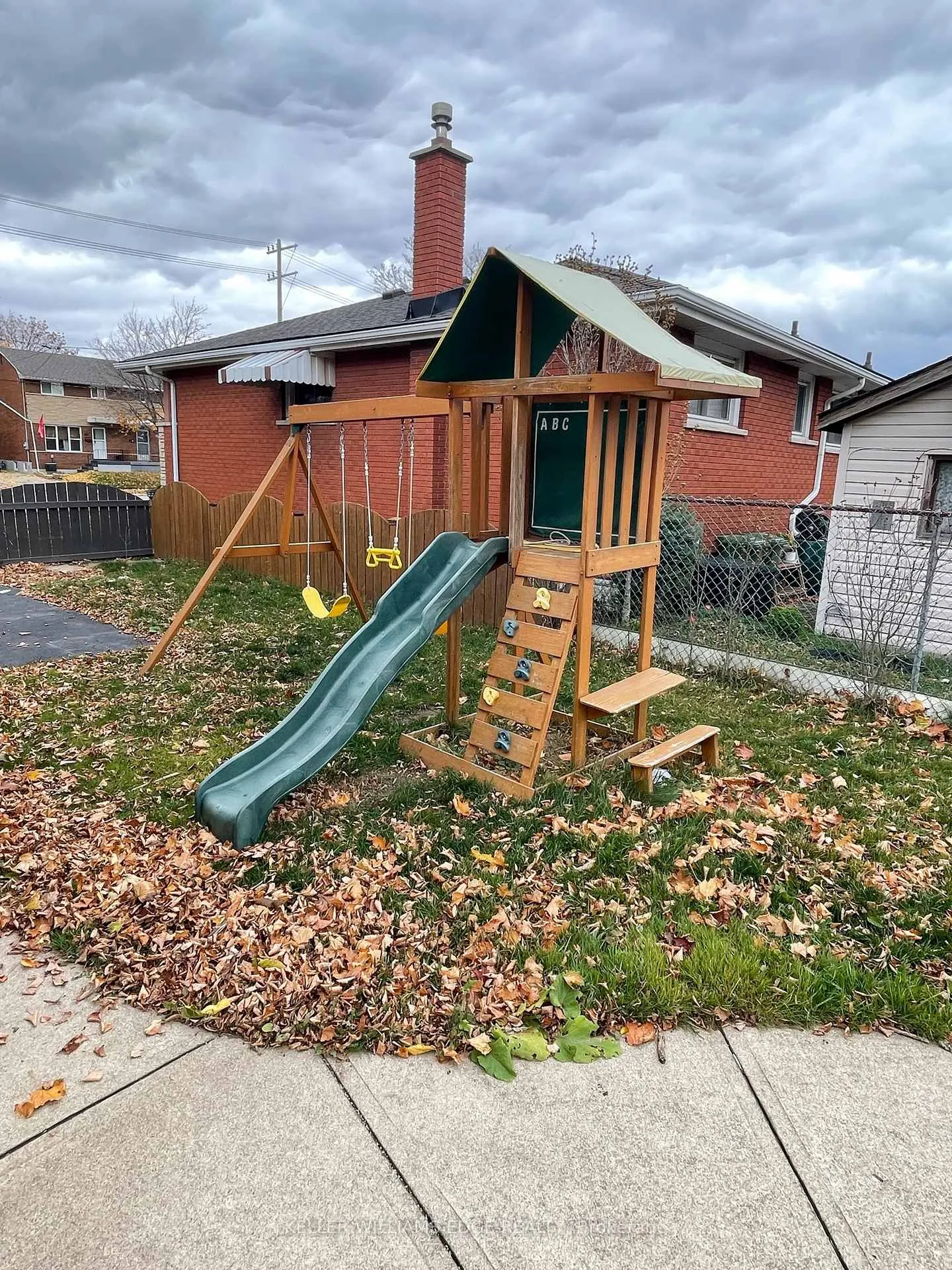 Photo 14 of Unit Upper, 497 Upper Kenilworth Avenue, Hamilton, Huntington — HOMEH