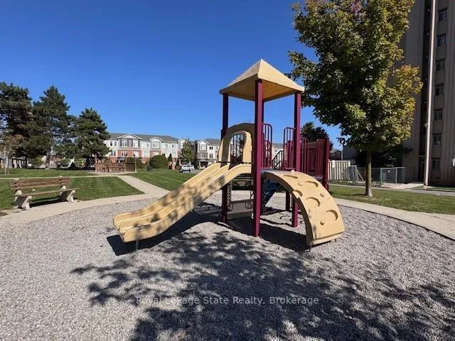 Photo 5 of Unit 603, 15 Albright Road, Hamilton, Vincent — HOMEH