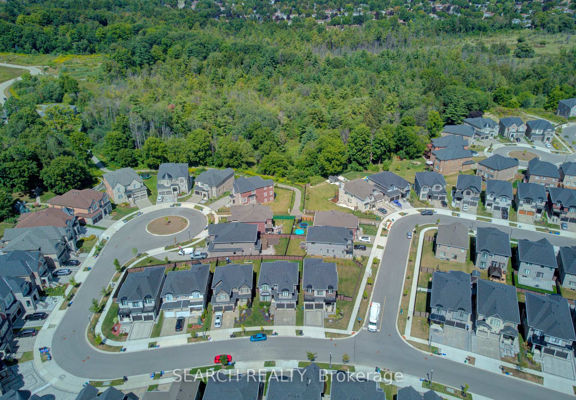 Photo 2 of 900 Pondcliffe Court, Kitchener — HOMEH