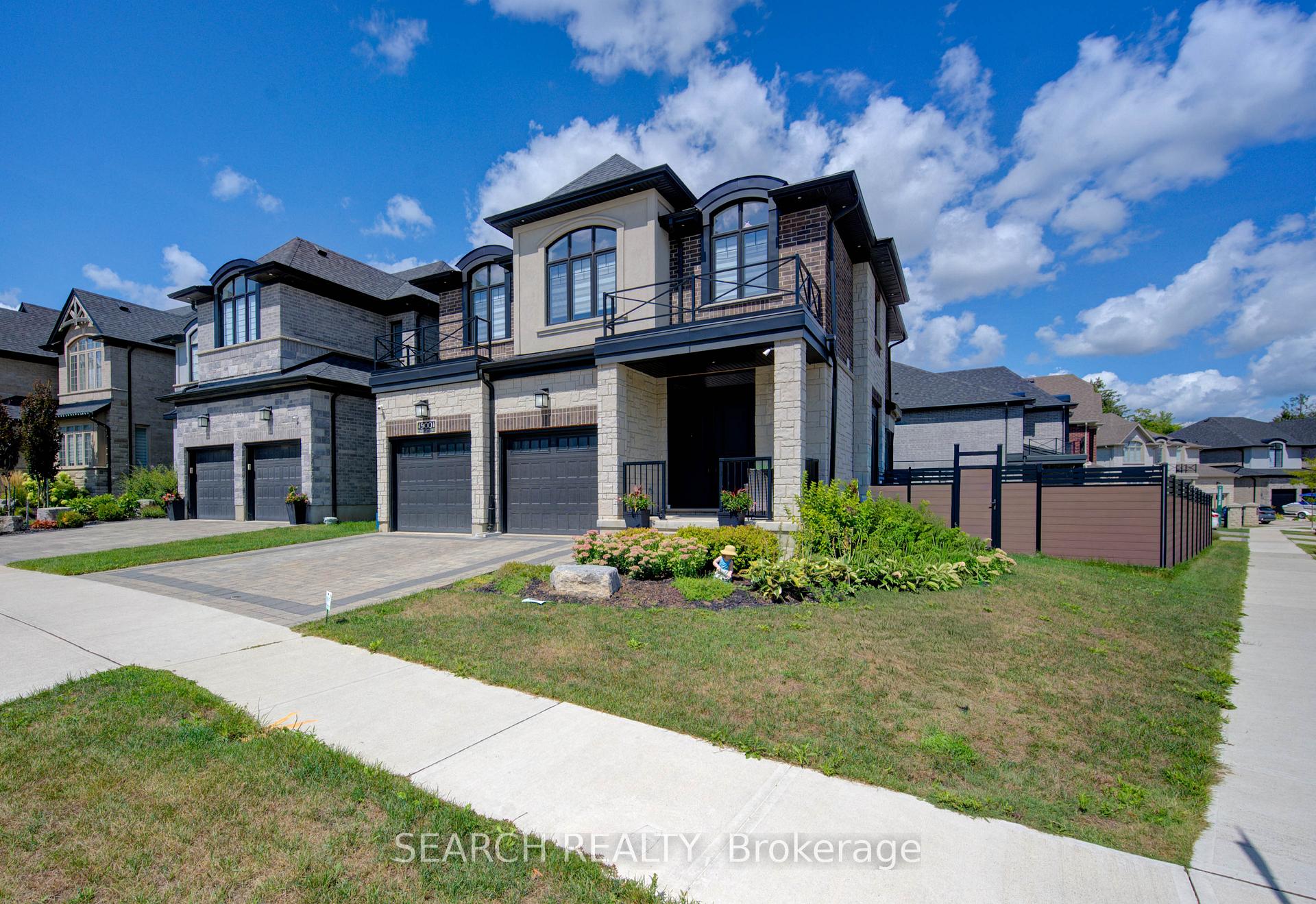 Photo 4 of 900 Pondcliffe Court, Kitchener — HOMEH