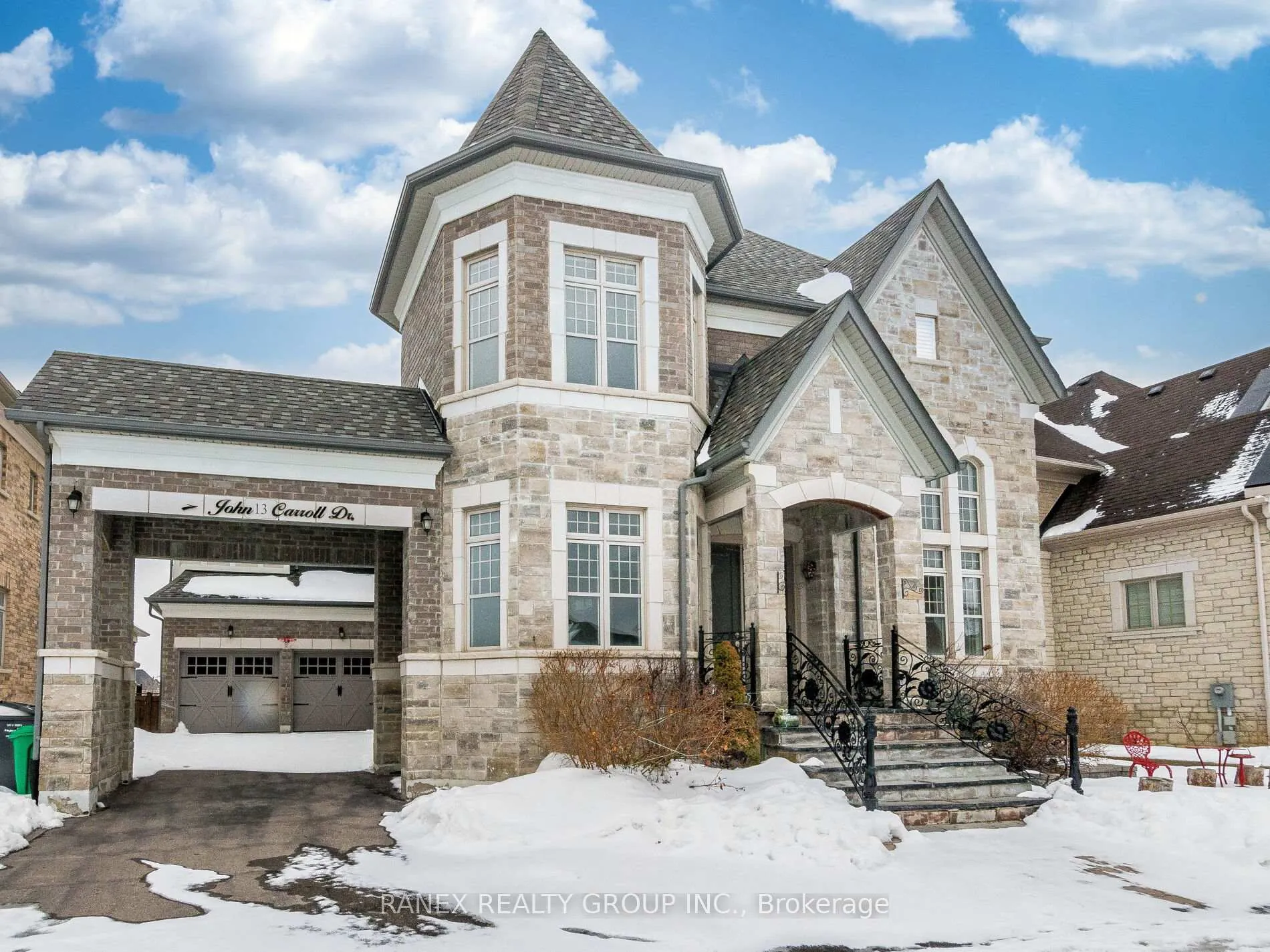 Photo 2 of 13 John Carroll Drive, Brampton, Toronto Gore Rural Estate — HOMEH