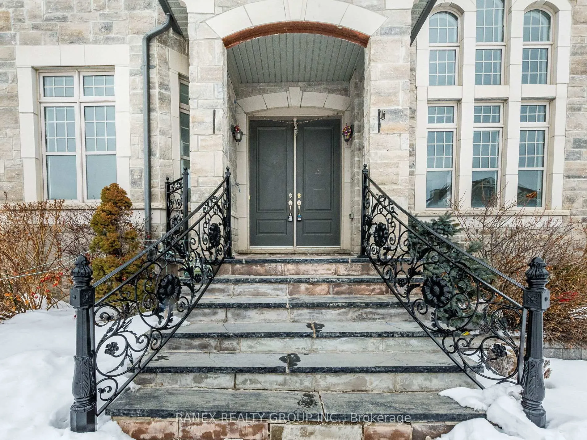 Photo 4 of 13 John Carroll Drive, Brampton, Toronto Gore Rural Estate — HOMEH