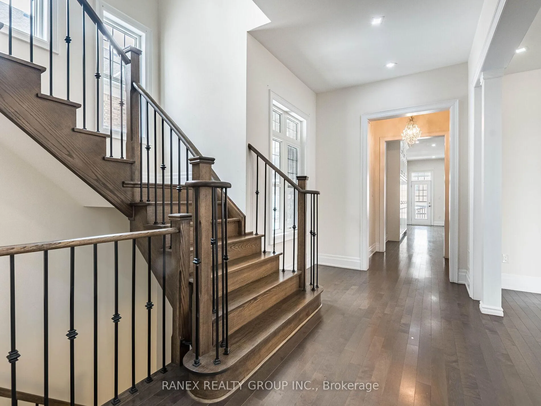 Photo 6 of 13 John Carroll Drive, Brampton, Toronto Gore Rural Estate — HOMEH