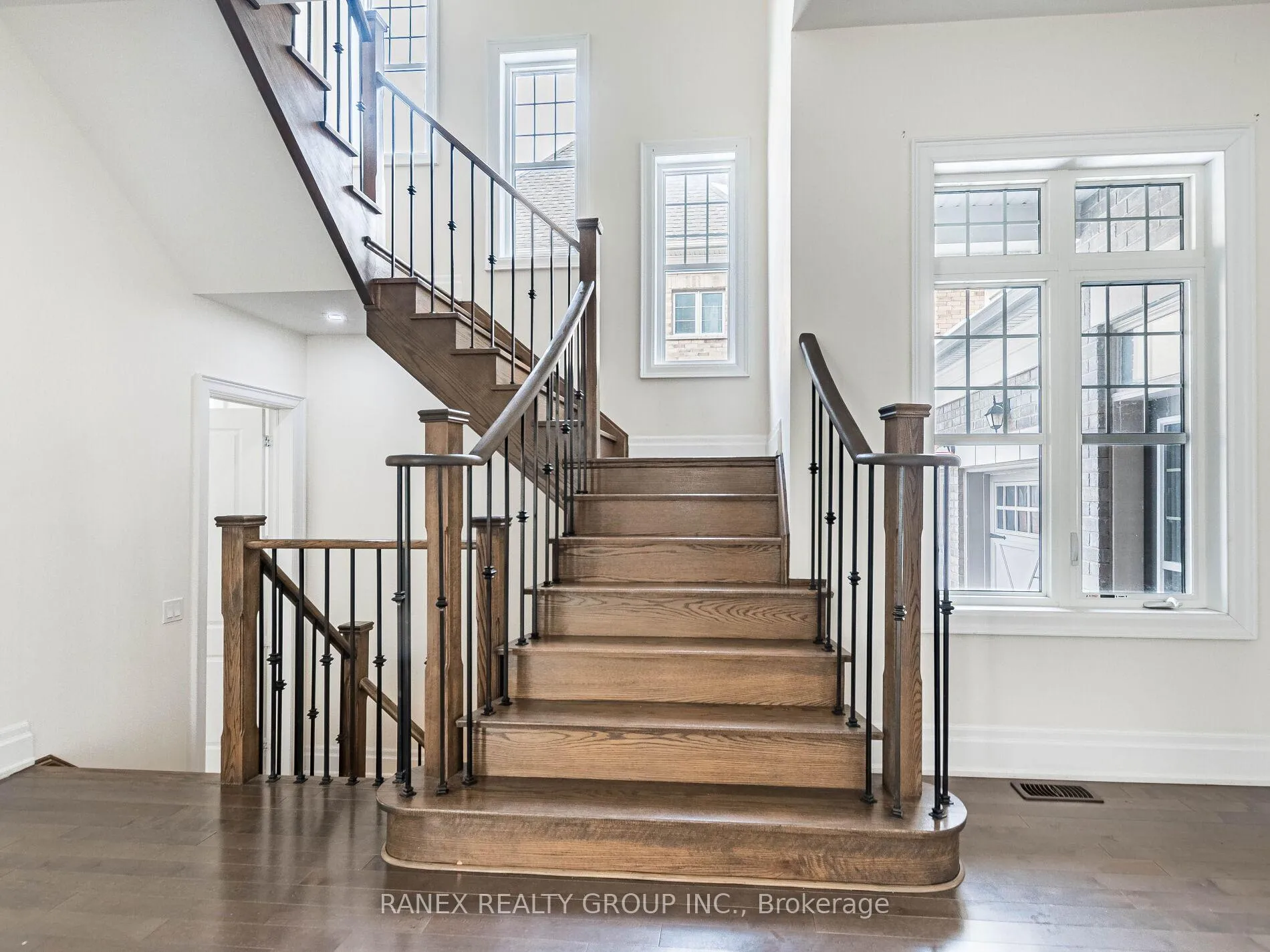 Photo 25 of 13 John Carroll Drive, Brampton, Toronto Gore Rural Estate — HOMEH