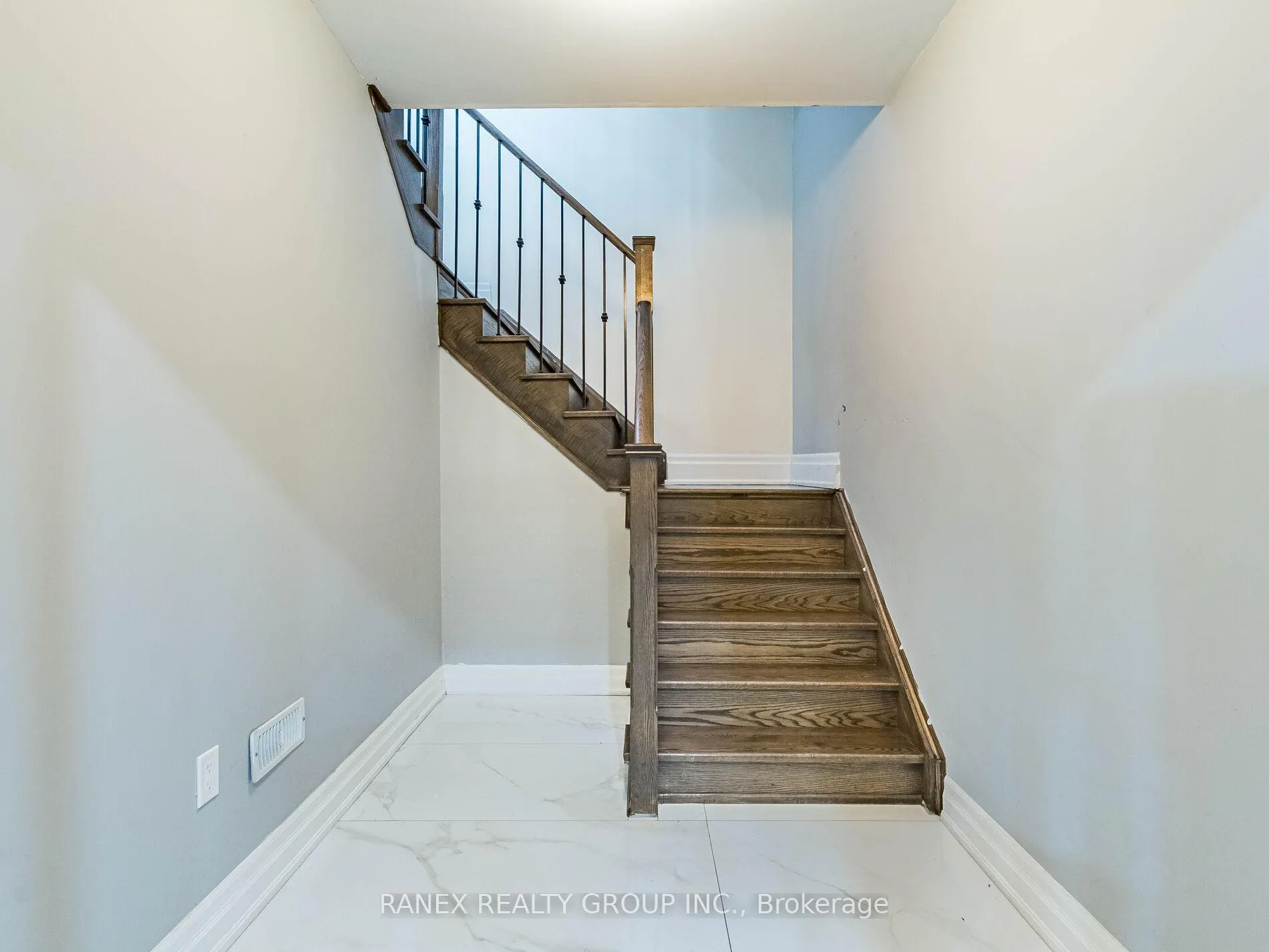 Photo 41 of 13 John Carroll Drive, Brampton, Toronto Gore Rural Estate — HOMEH