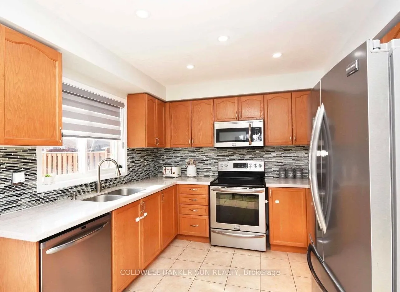 Photo 6 of 94 Crown Victoria Drive, Brampton, Fletcher's Meadow — HOMEH