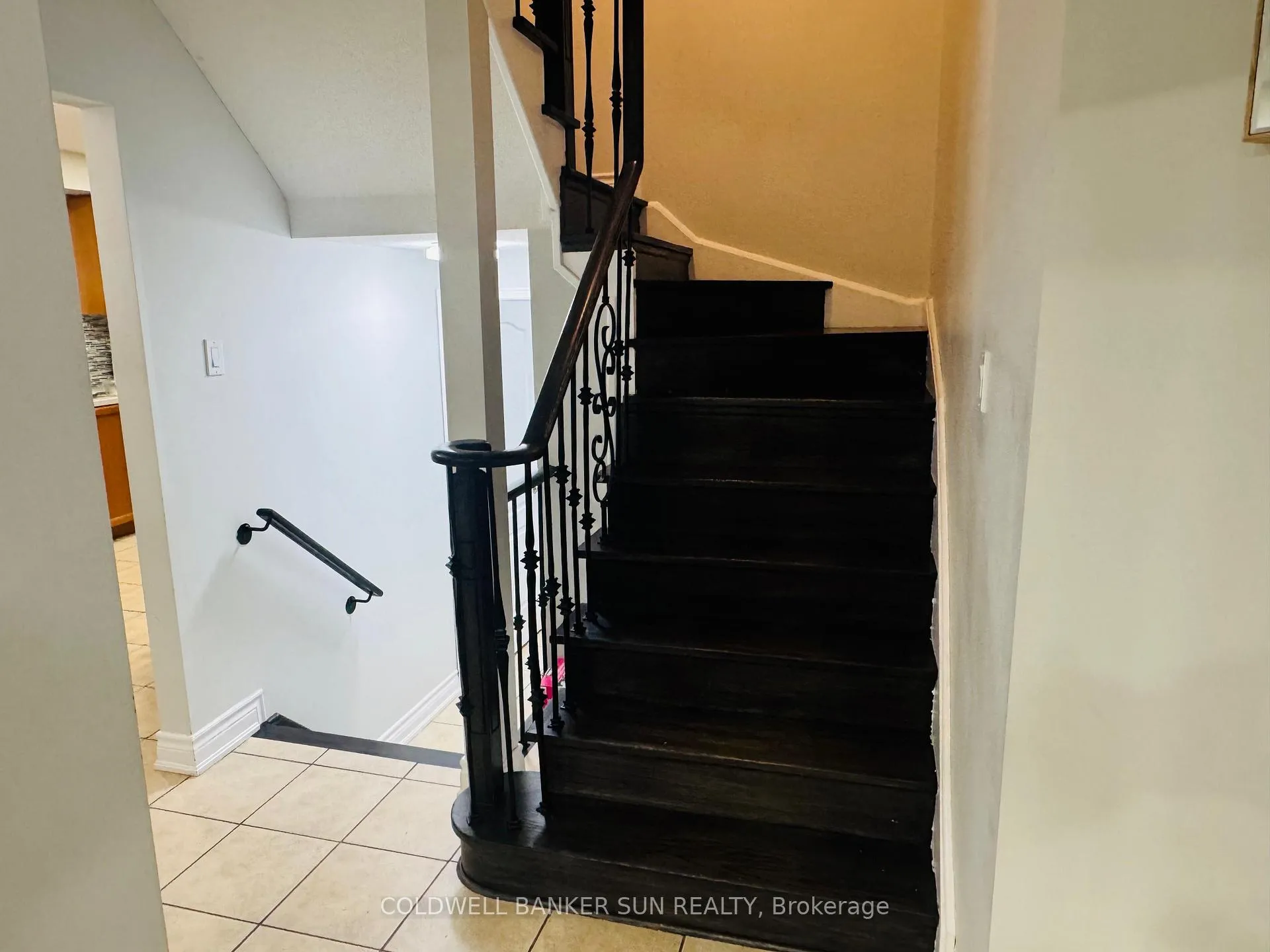 Photo 7 of 94 Crown Victoria Drive, Brampton, Fletcher's Meadow — HOMEH