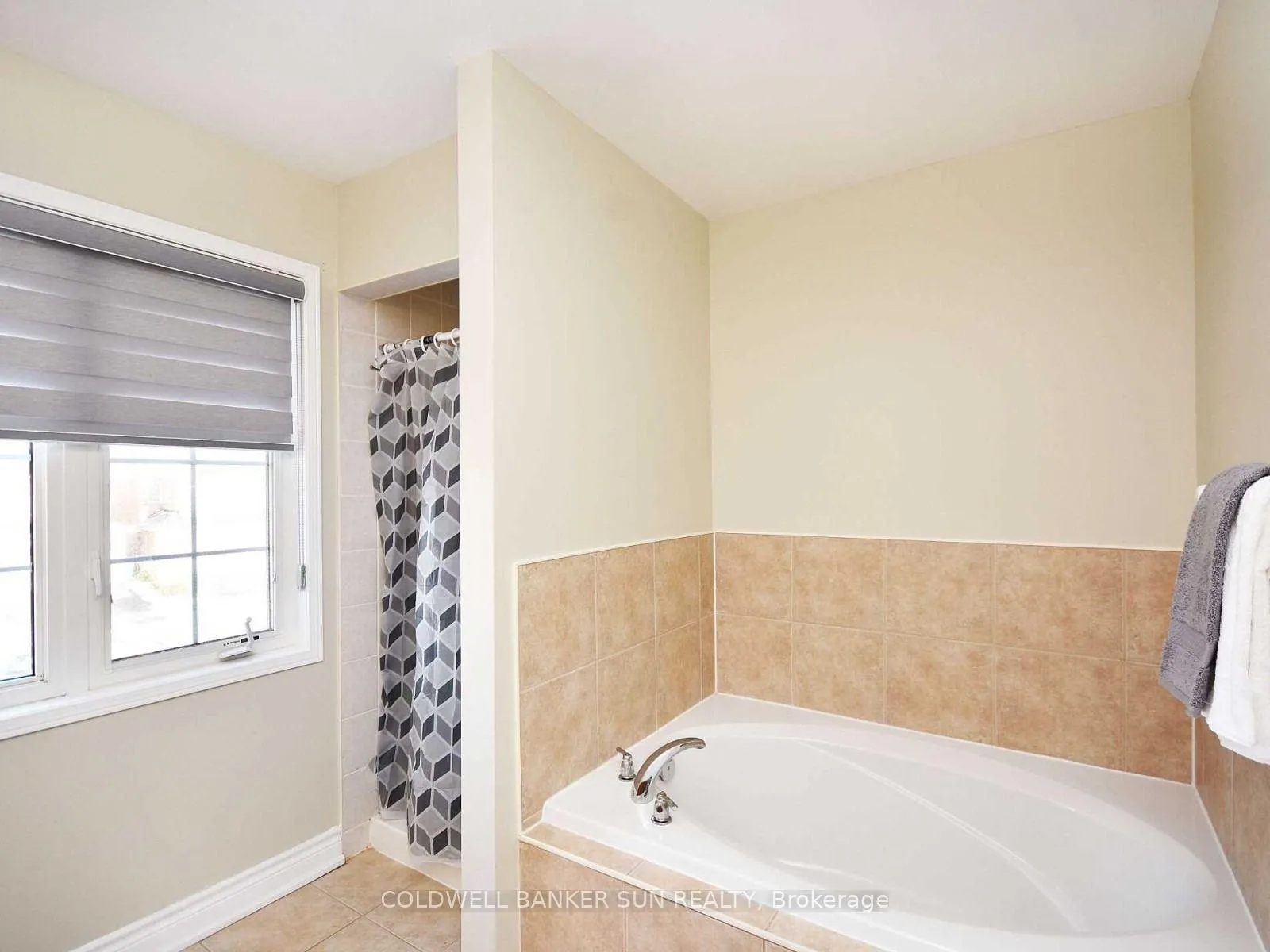 Photo 12 of 94 Crown Victoria Drive, Brampton, Fletcher's Meadow — HOMEH