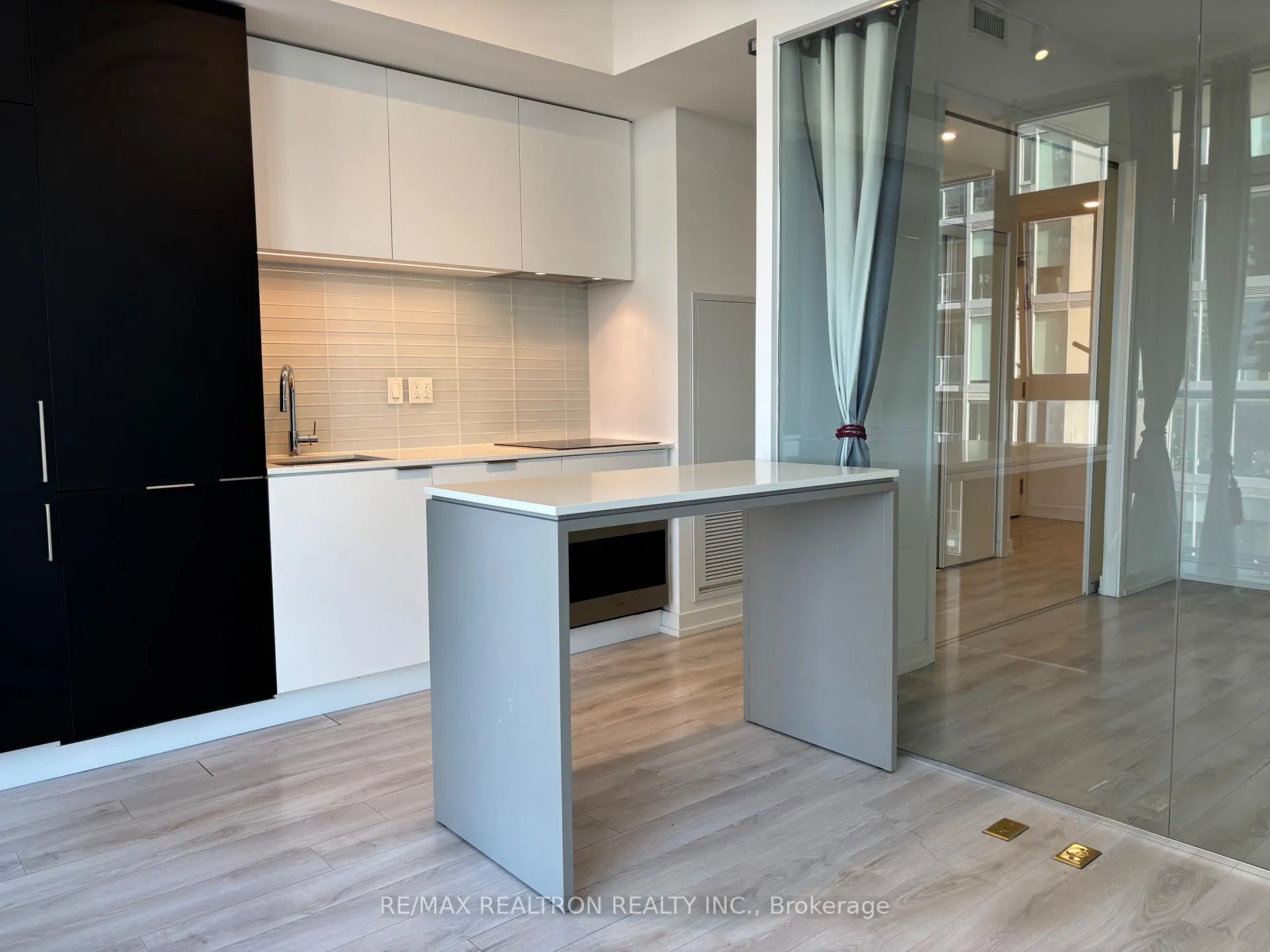 Photo 6 of Unit 1302, 33 Helendale Avenue, Toronto, Yonge-Eglinton — HOMEH