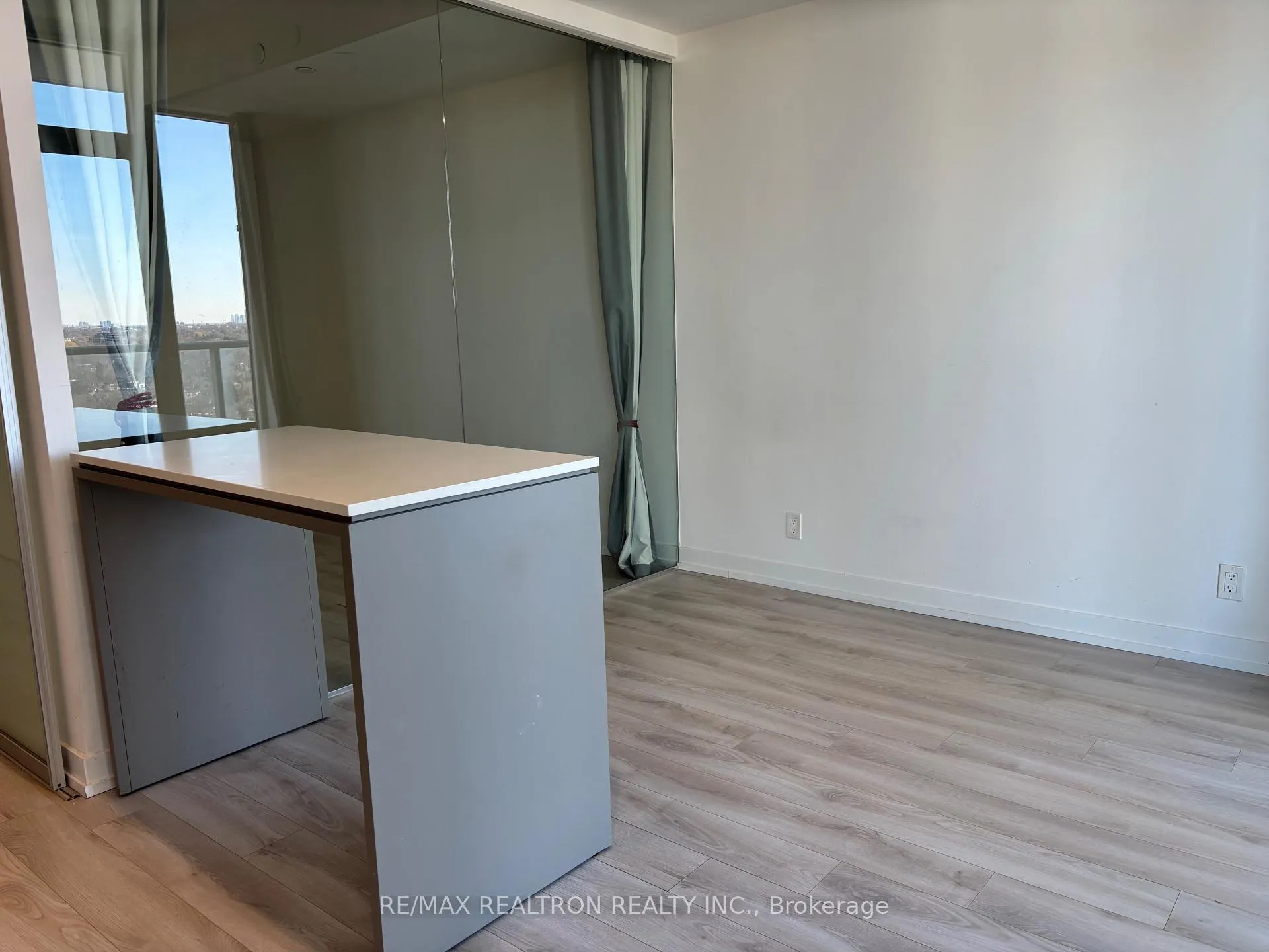 Photo 9 of Unit 1302, 33 Helendale Avenue, Toronto, Yonge-Eglinton — HOMEH
