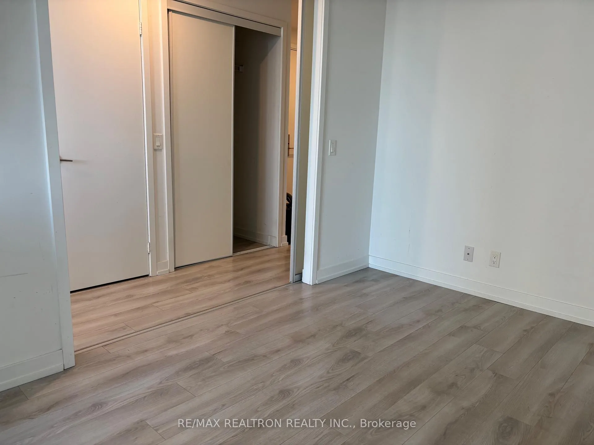Photo 10 of Unit 1302, 33 Helendale Avenue, Toronto, Yonge-Eglinton — HOMEH