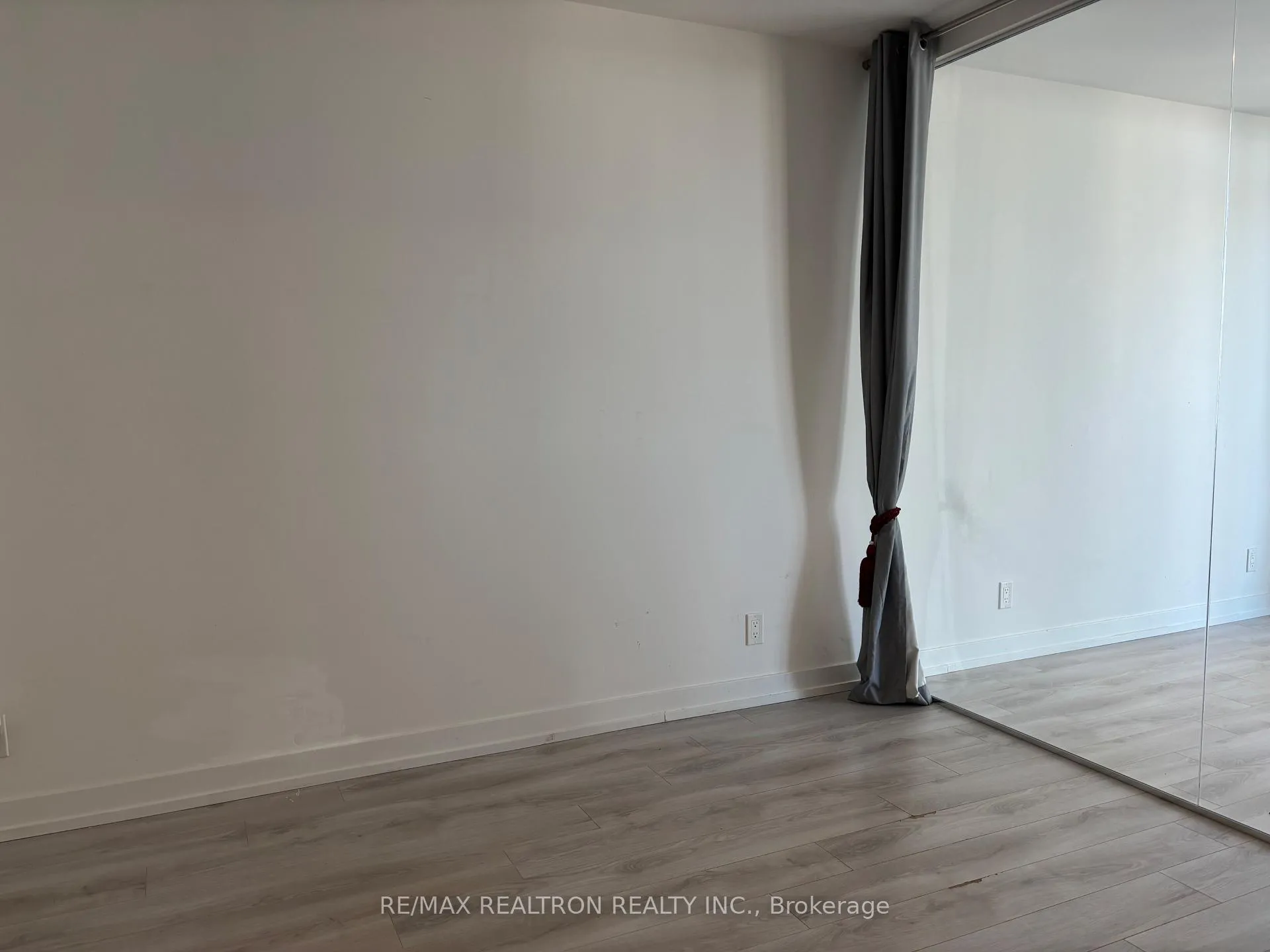 Photo 11 of Unit 1302, 33 Helendale Avenue, Toronto, Yonge-Eglinton — HOMEH